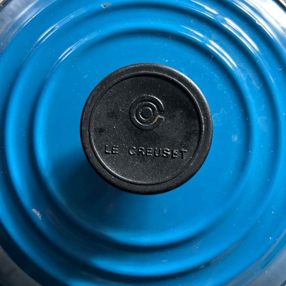 Le Creuset Enameled Blue Metal Lid 8.5” - Picture 2 of 3